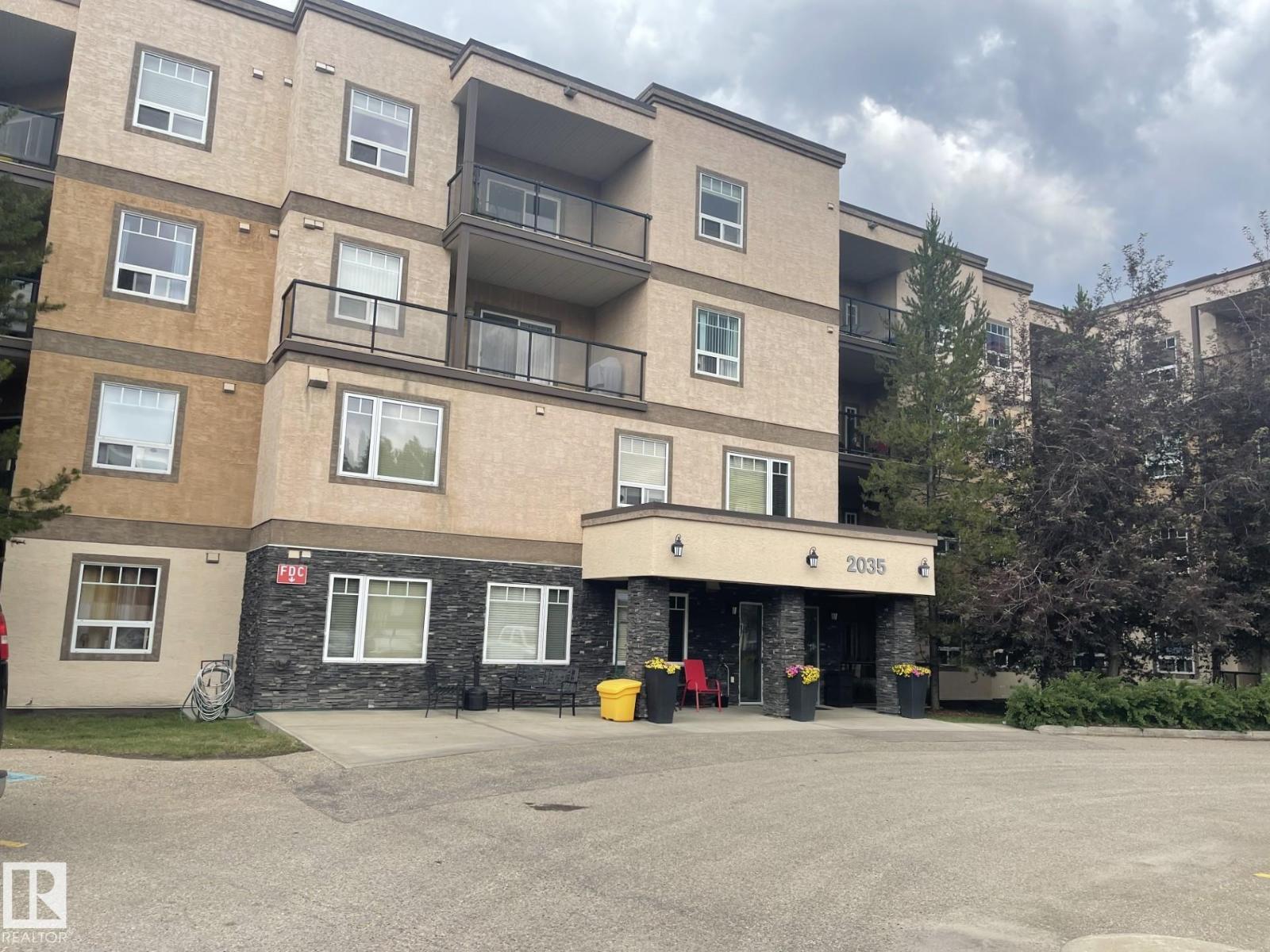 Photo 3 of 105 2035 Grantham Court Nw, Edmonton AB