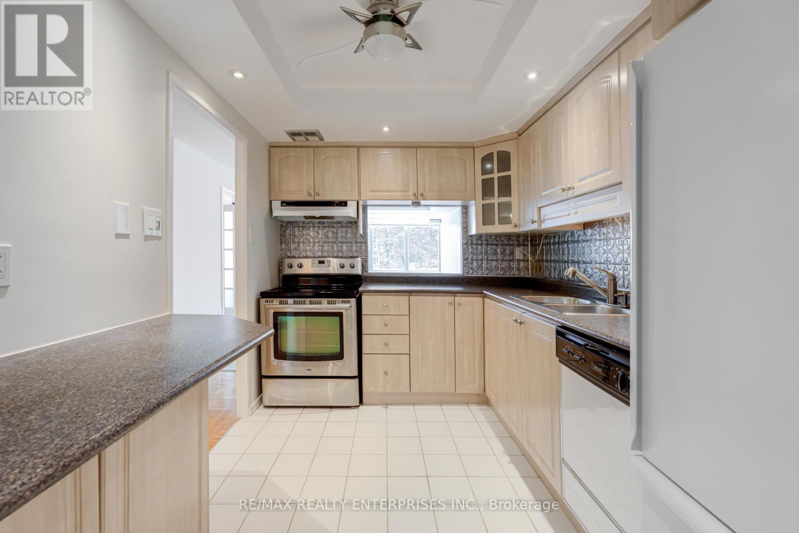 Photo 15 of 205 55 Skymark Drive, Toronto ON