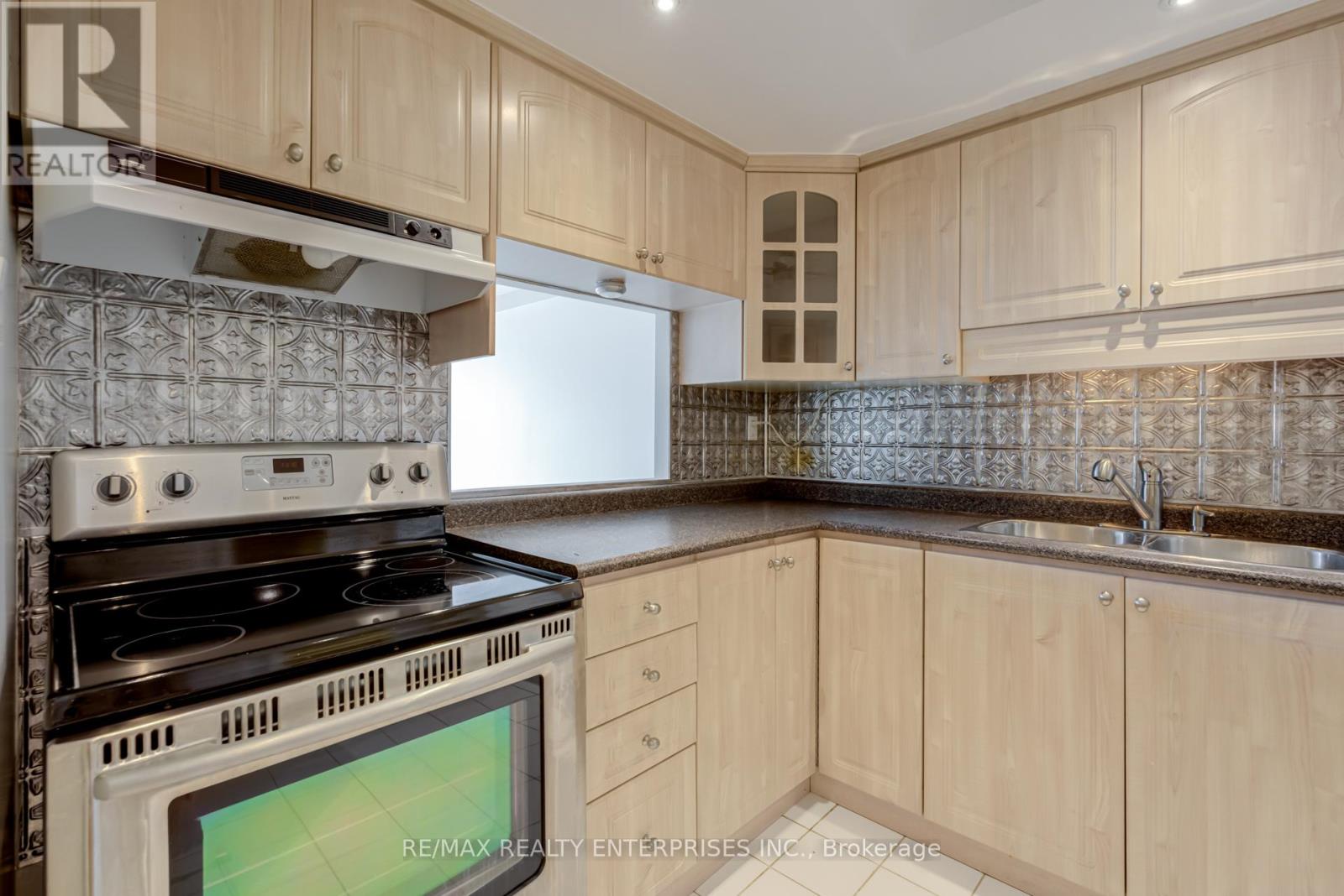 Photo 17 of 205 55 Skymark Drive, Toronto ON