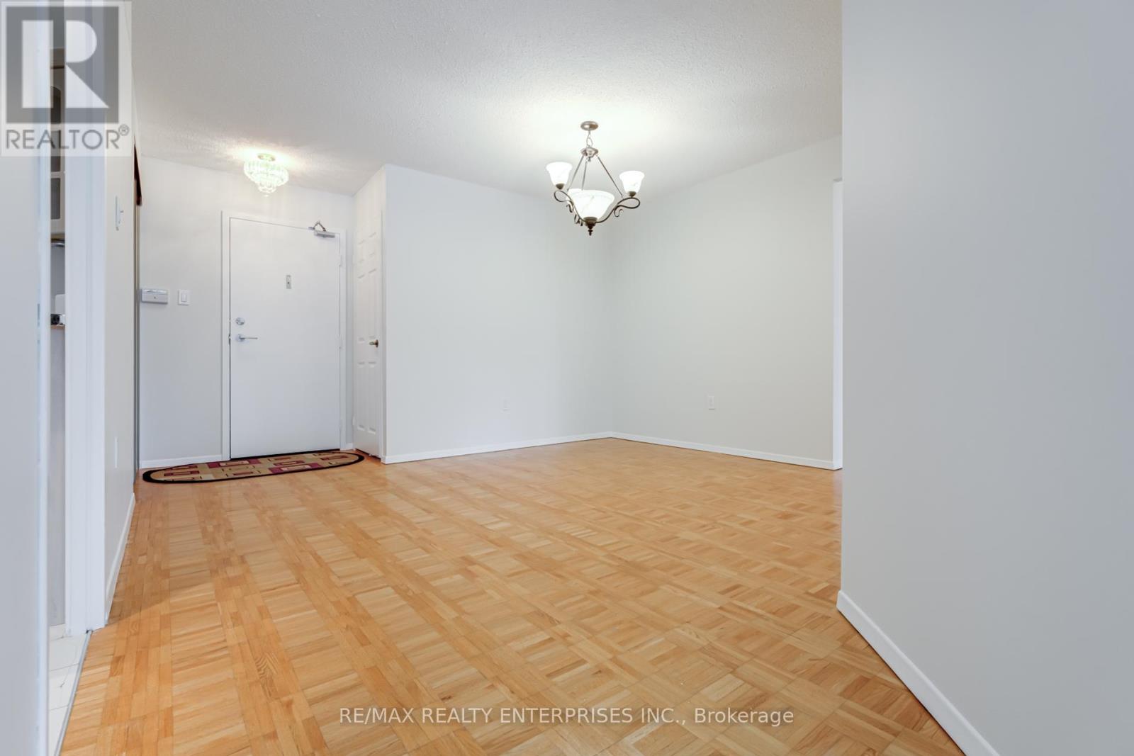 Photo 10 of 205 55 Skymark Drive, Toronto ON