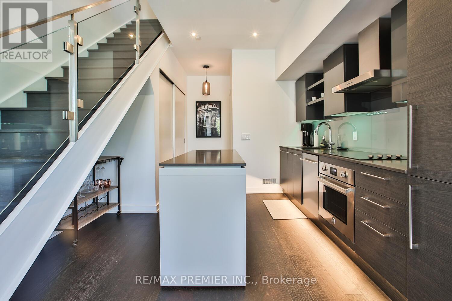 Photo 10 of 106 1030 King Street W, Toronto ON