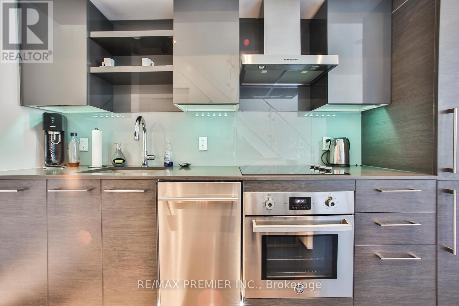 Photo 14 of 106 1030 King Street W, Toronto ON