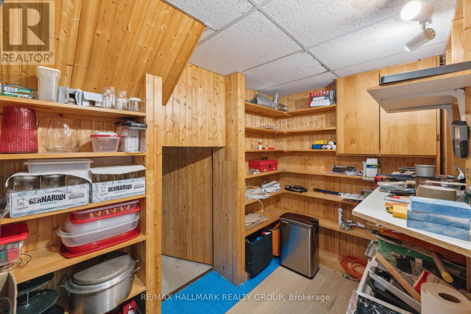 Photo 33 of 2425 Ogilvie Road, Ottawa ON
