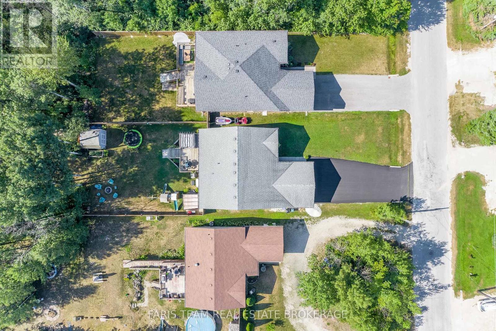 Photo 15 of 27 Marilyn Avenue S, Wasaga Beach ON