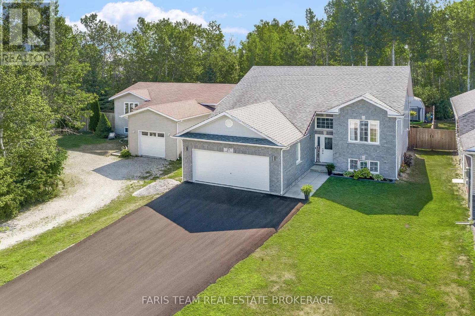 Photo 16 of 27 Marilyn Avenue S, Wasaga Beach ON