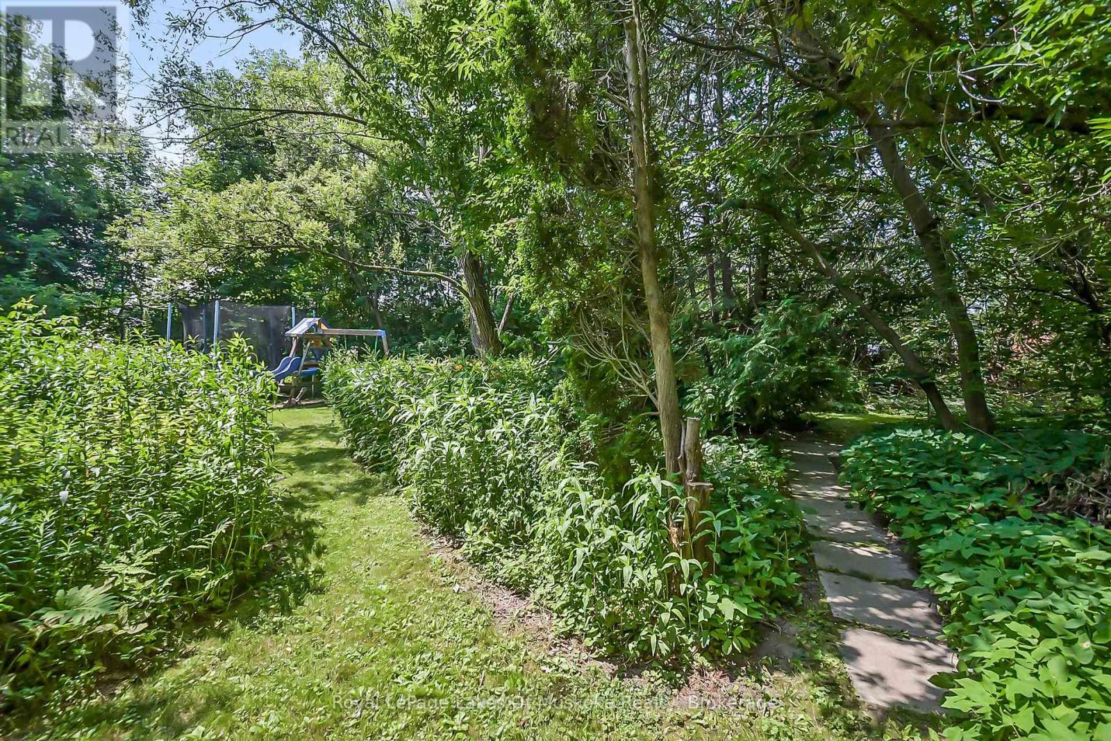 Photo 6 of 98 Muskoka Road, Bracebridge ON