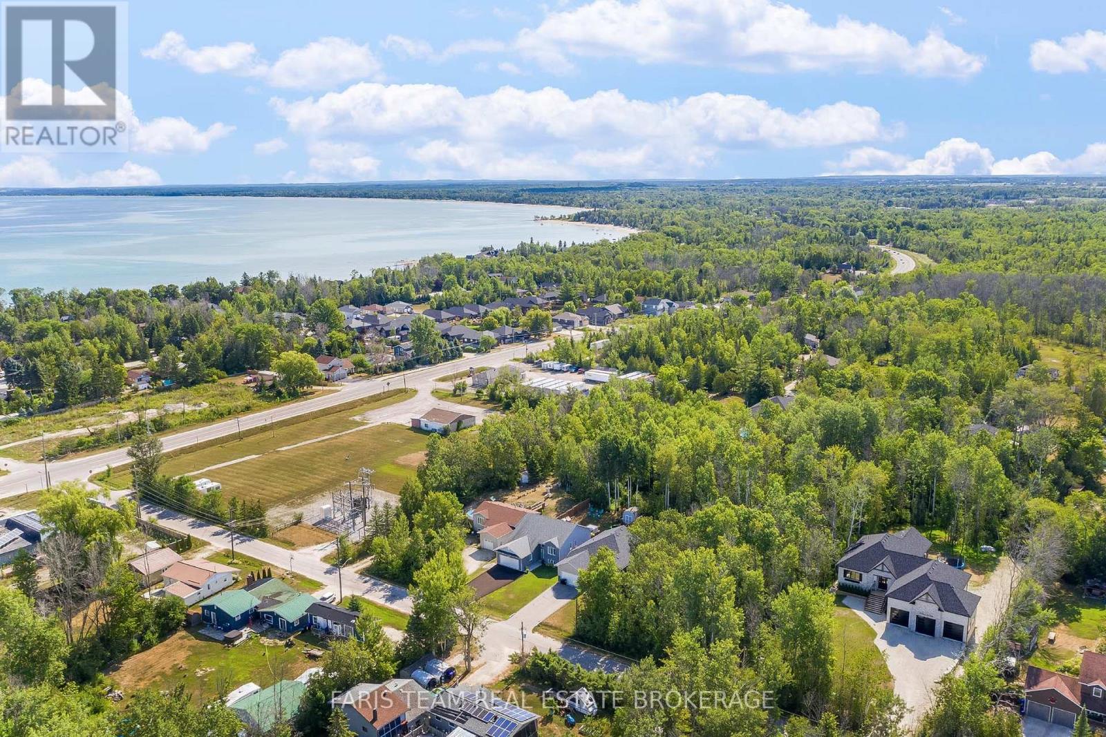 Photo 2 of 27 Marilyn Avenue S, Wasaga Beach ON