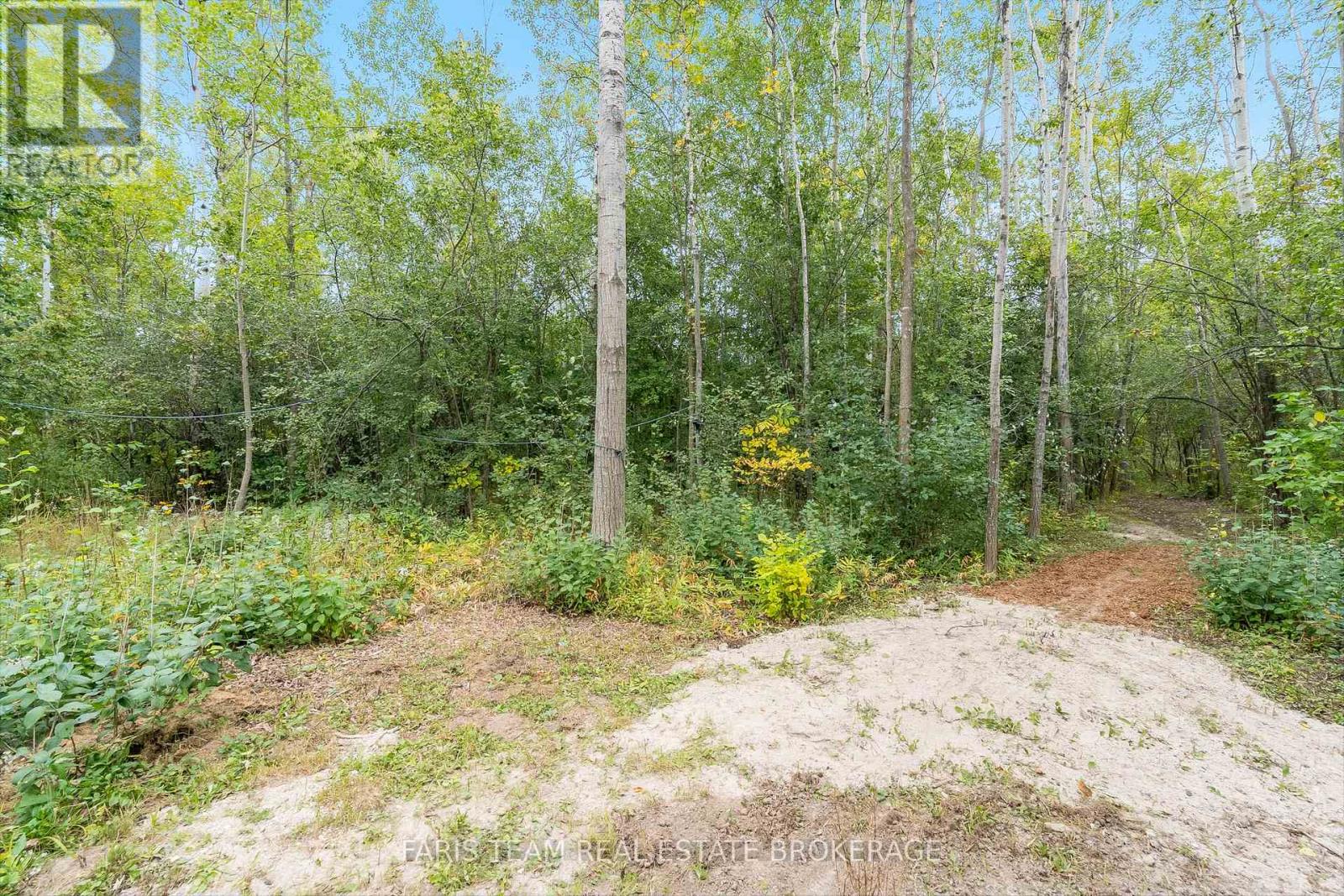 Photo 8 of 27 Marilyn Avenue S, Wasaga Beach ON