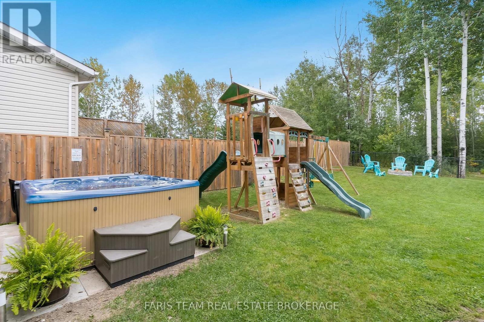 Photo 6 of 27 Marilyn Avenue S, Wasaga Beach ON