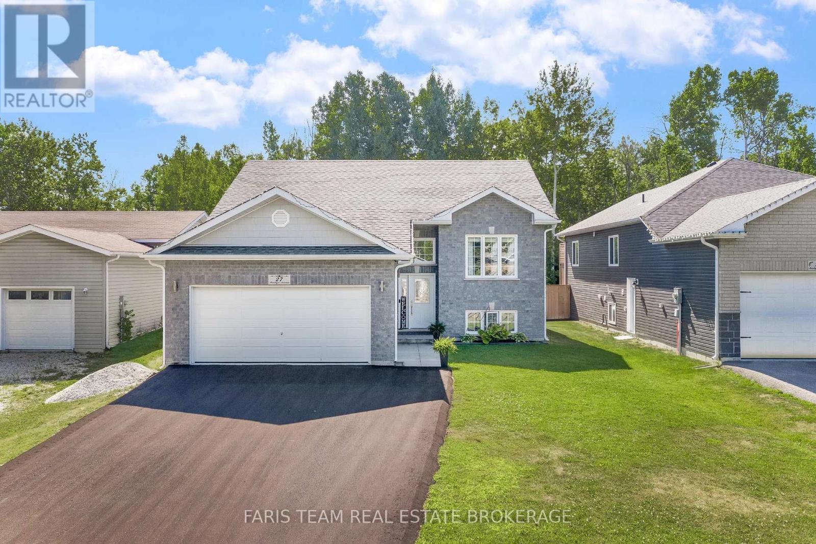Photo 9 of 27 Marilyn Avenue S, Wasaga Beach ON