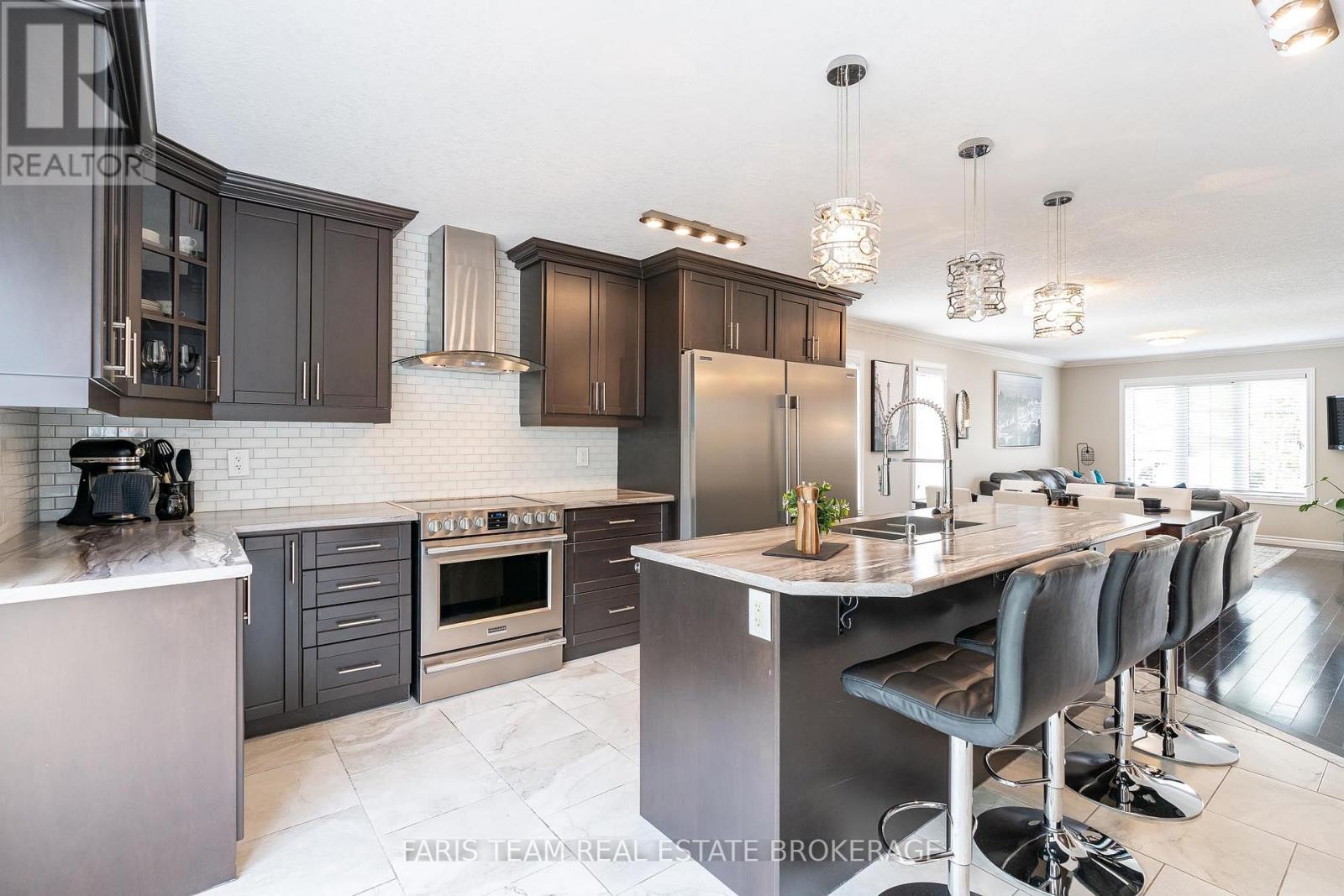Photo 22 of 27 Marilyn Avenue S, Wasaga Beach ON