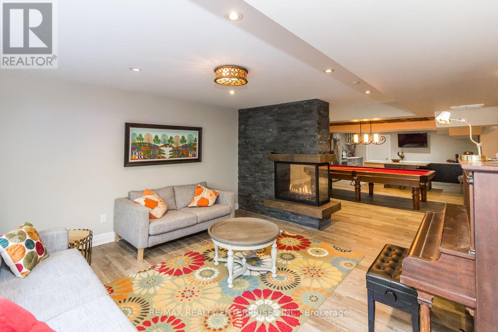 Photo 2 of 2045 Heartwood Court, Mississauga ON