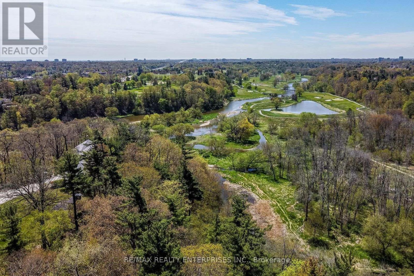 Photo 8 of 2045 Heartwood Court, Mississauga ON