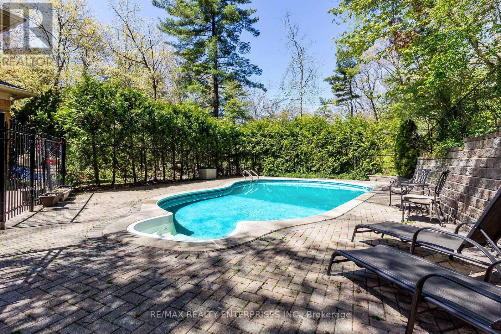 Photo 10 of 2045 Heartwood Court, Mississauga ON