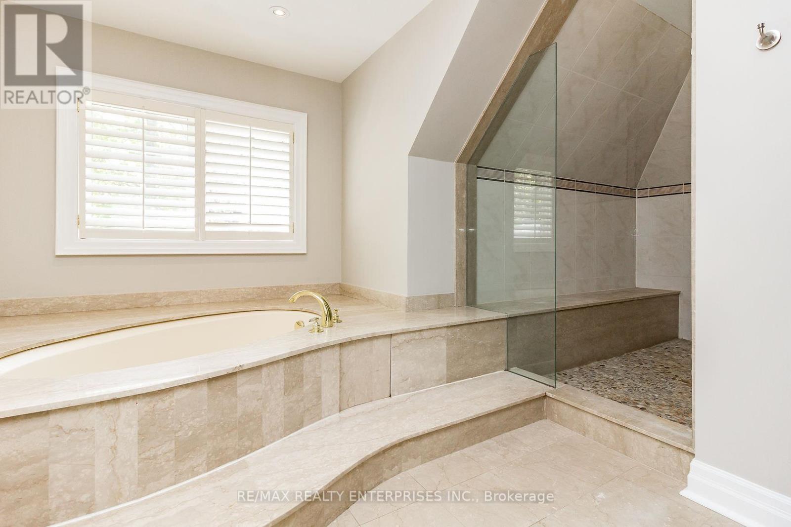 Photo 7 of 2045 Heartwood Court, Mississauga ON