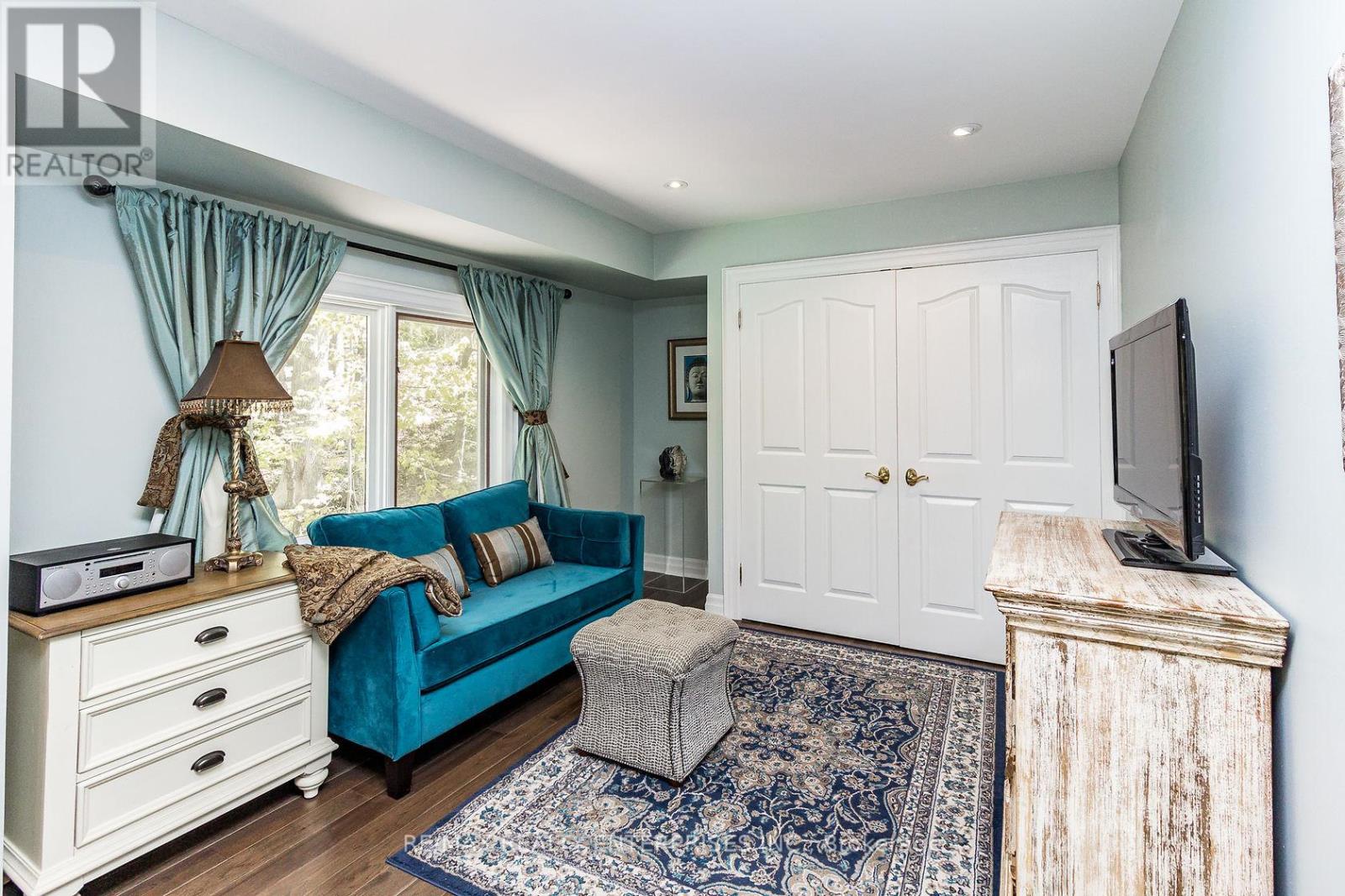 Photo 13 of 2045 Heartwood Court, Mississauga ON