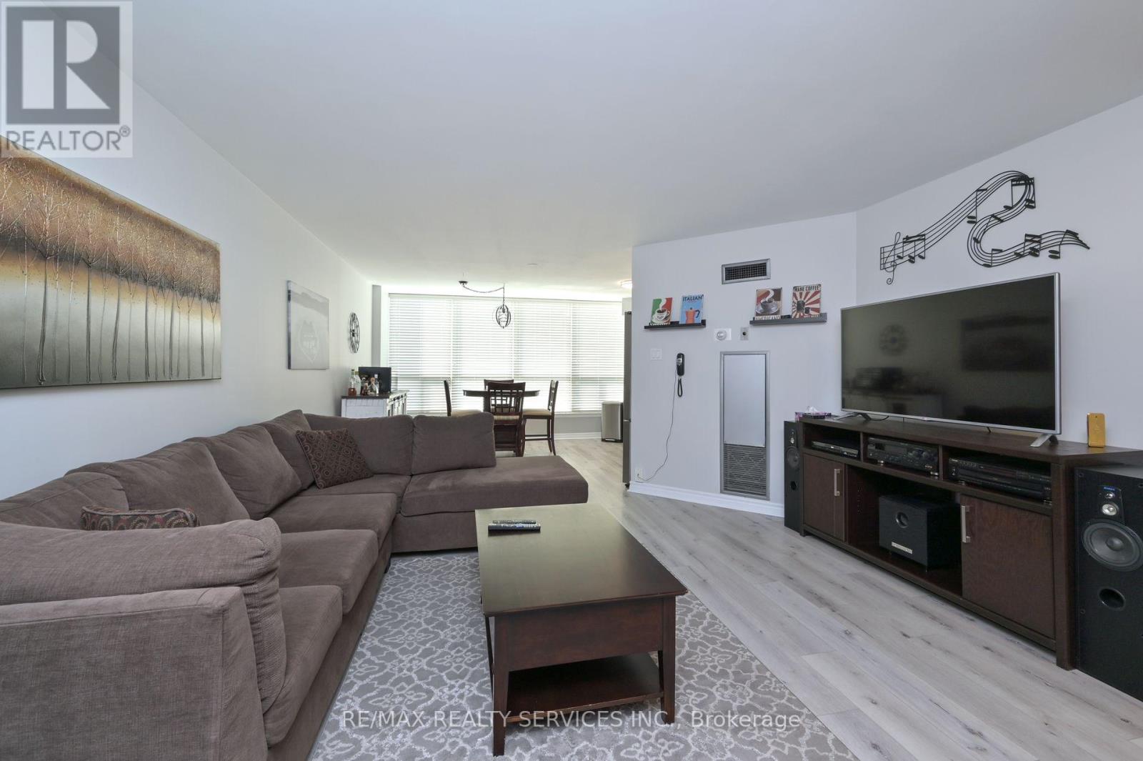Photo 5 of 1210 10 Laurelcrest Street, Brampton ON