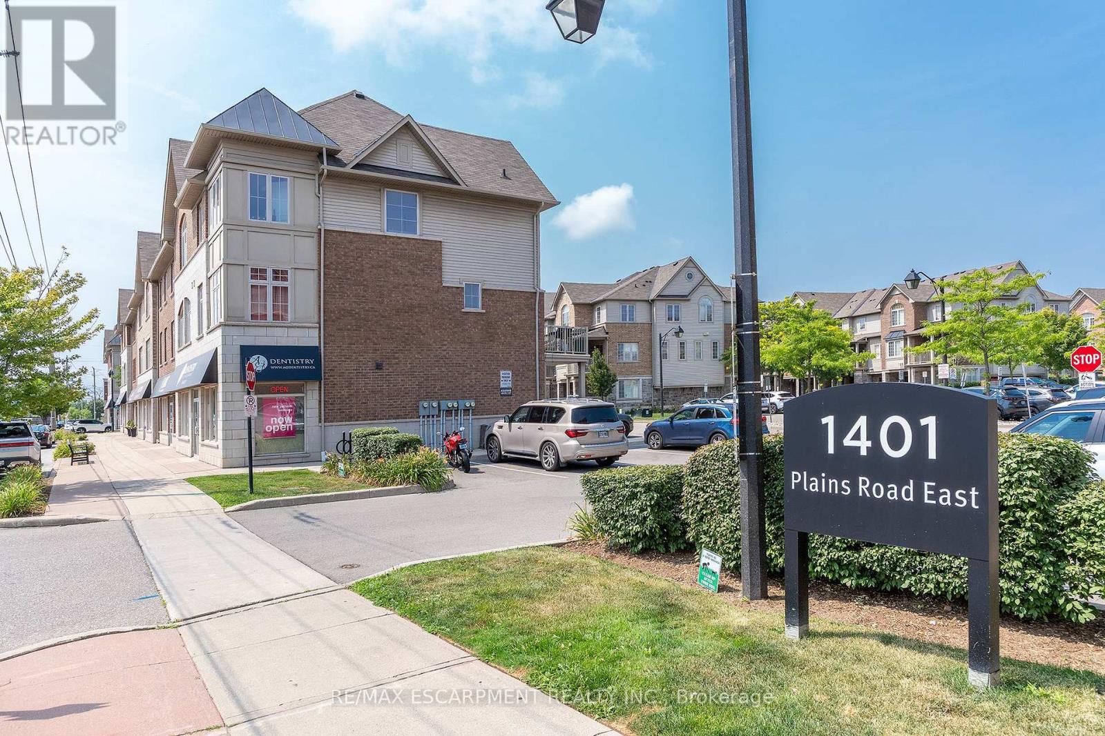 Photo 18 of 26 1401 Plains Road E, Burlington ON
