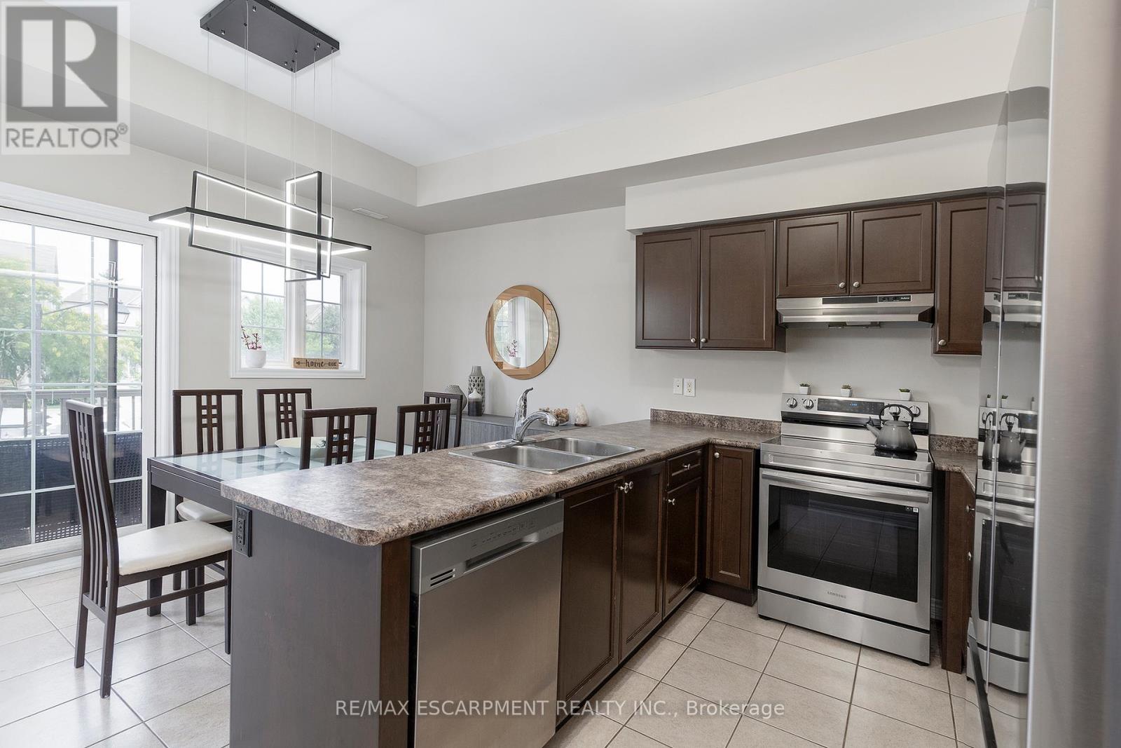 Photo 17 of 26 1401 Plains Road E, Burlington ON