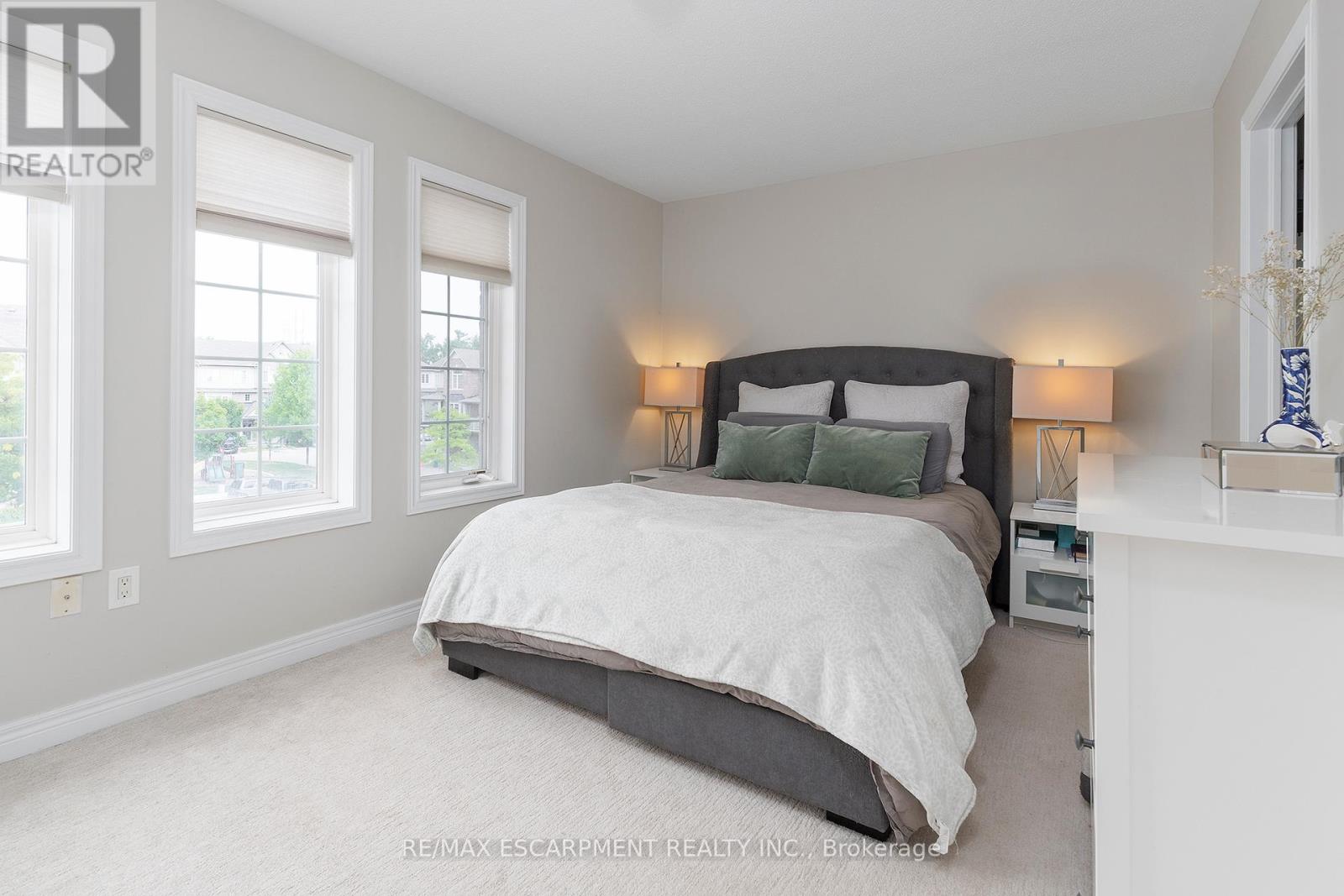 Photo 14 of 26 1401 Plains Road E, Burlington ON