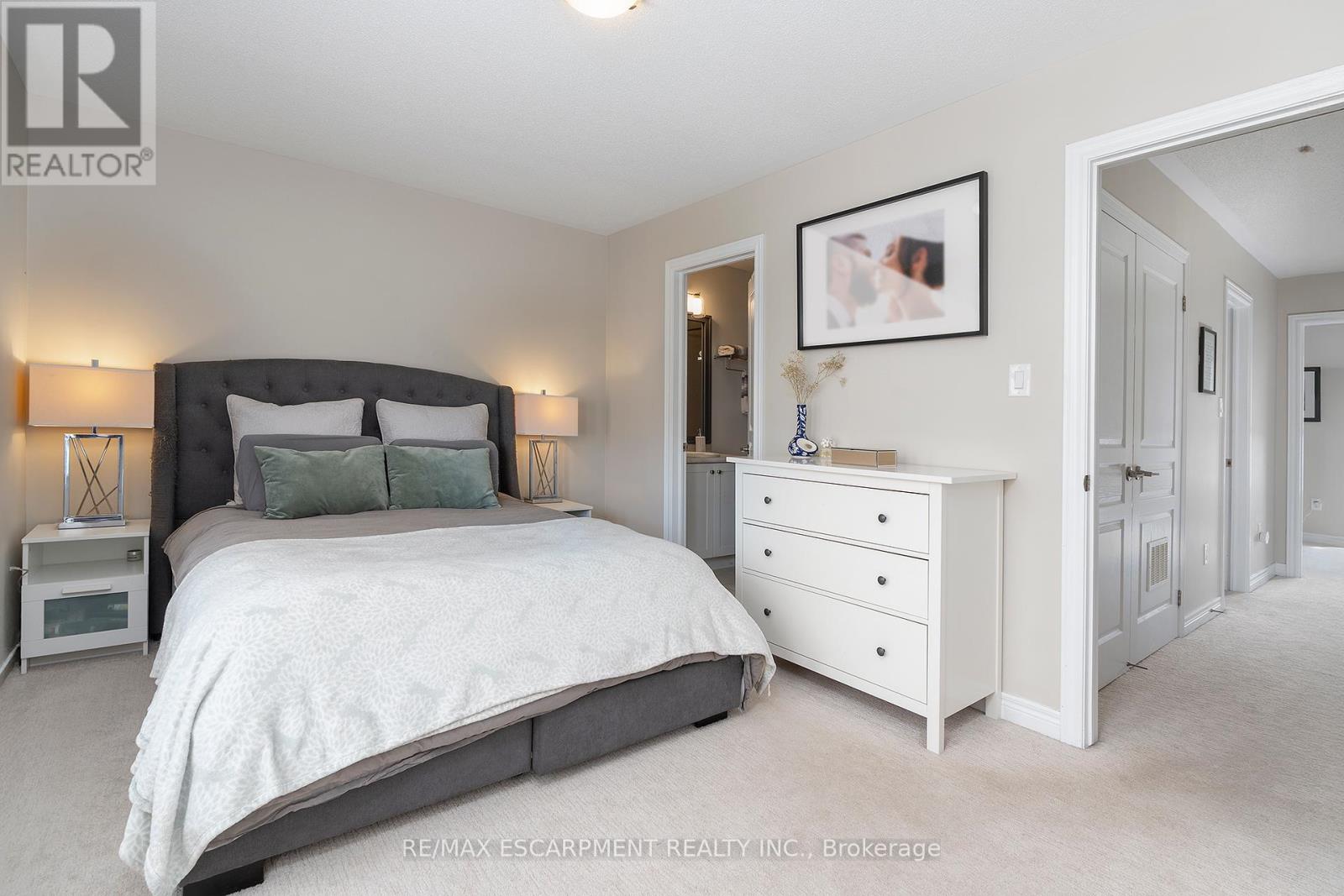Photo 1 of 26 1401 Plains Road E, Burlington ON