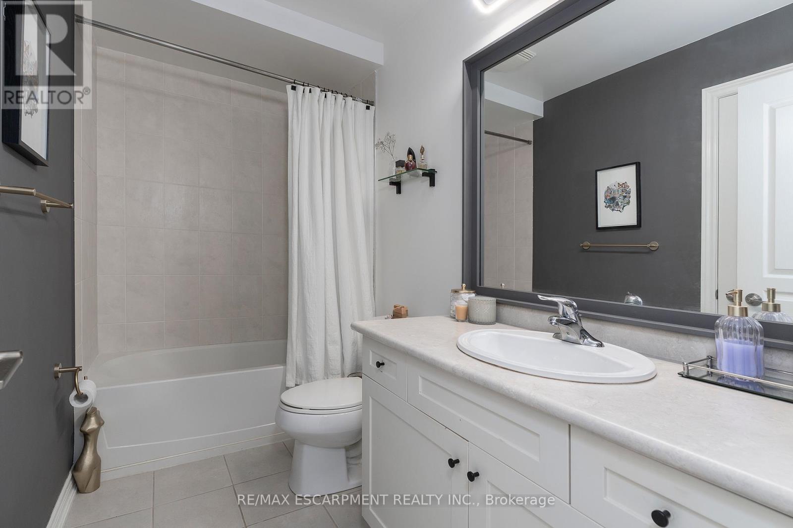 Photo 2 of 26 1401 Plains Road E, Burlington ON