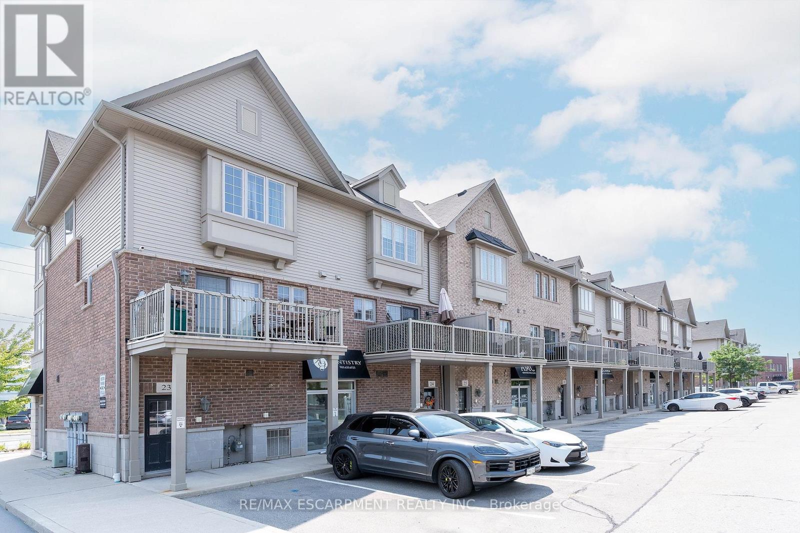 Photo 11 of 26 1401 Plains Road E, Burlington ON