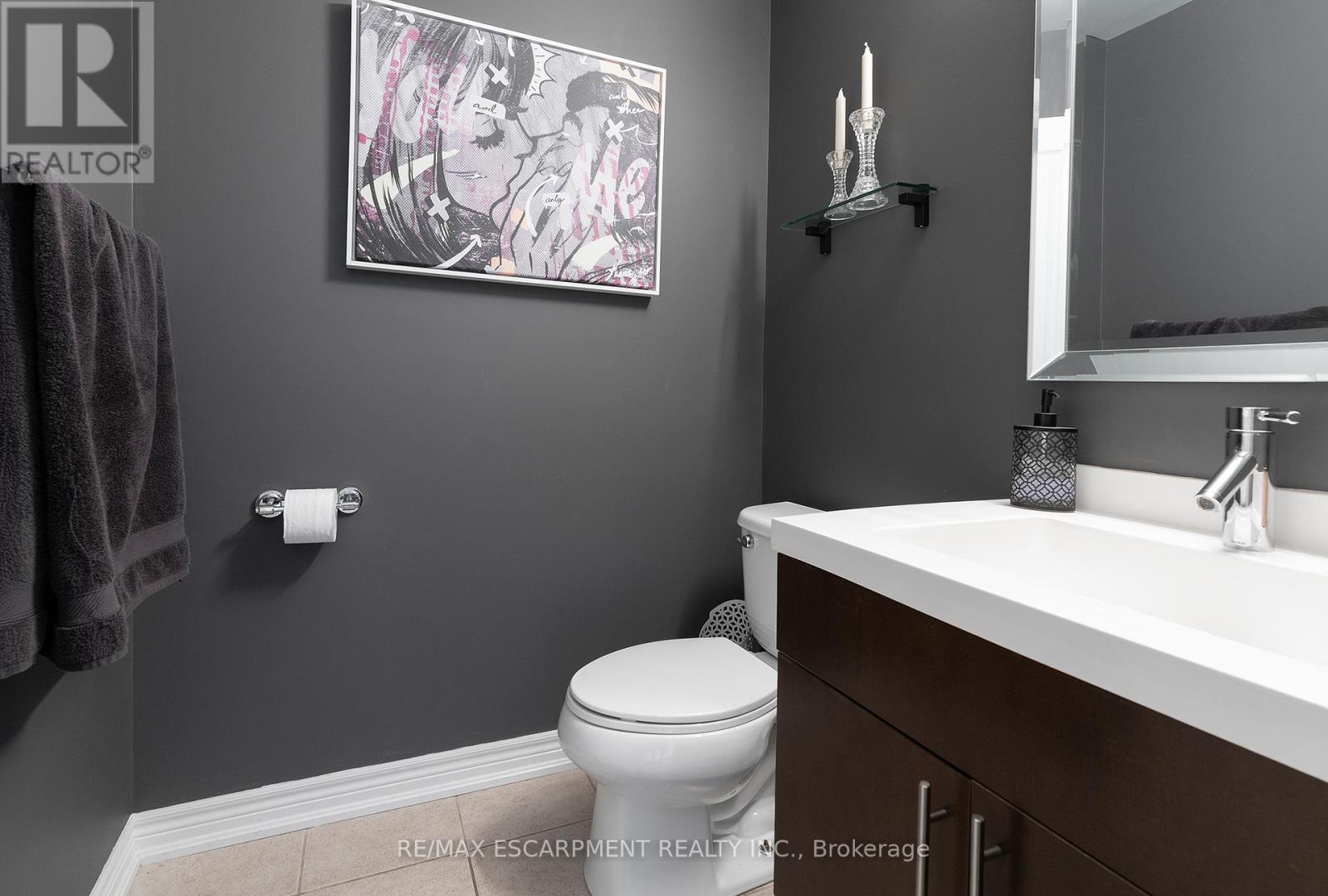 Photo 8 of 26 1401 Plains Road E, Burlington ON
