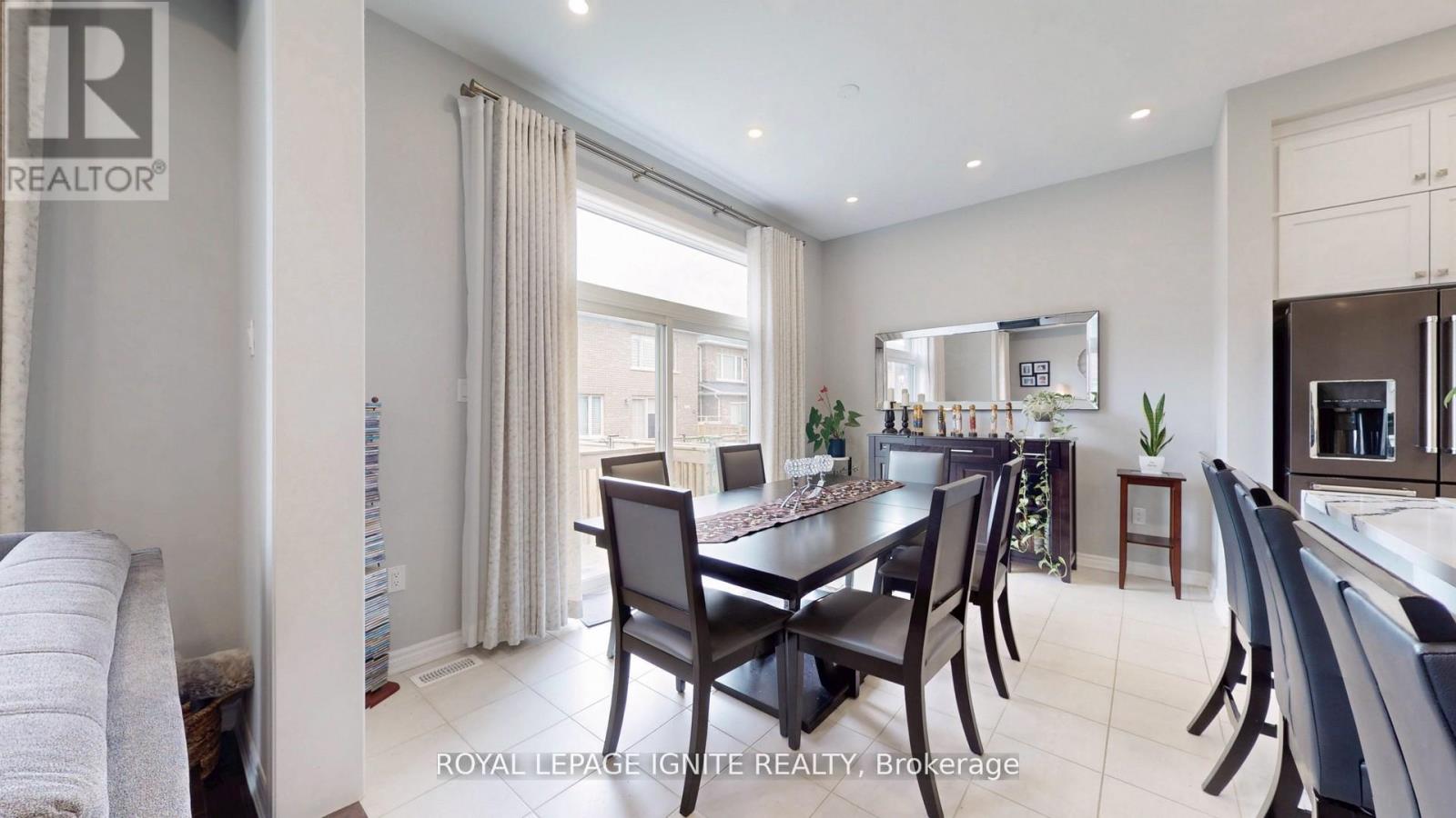 Photo 21 of 546 Kennedy Circle W, Milton ON