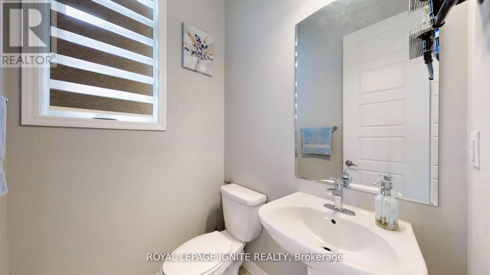 Photo 10 of 546 Kennedy Circle W, Milton ON