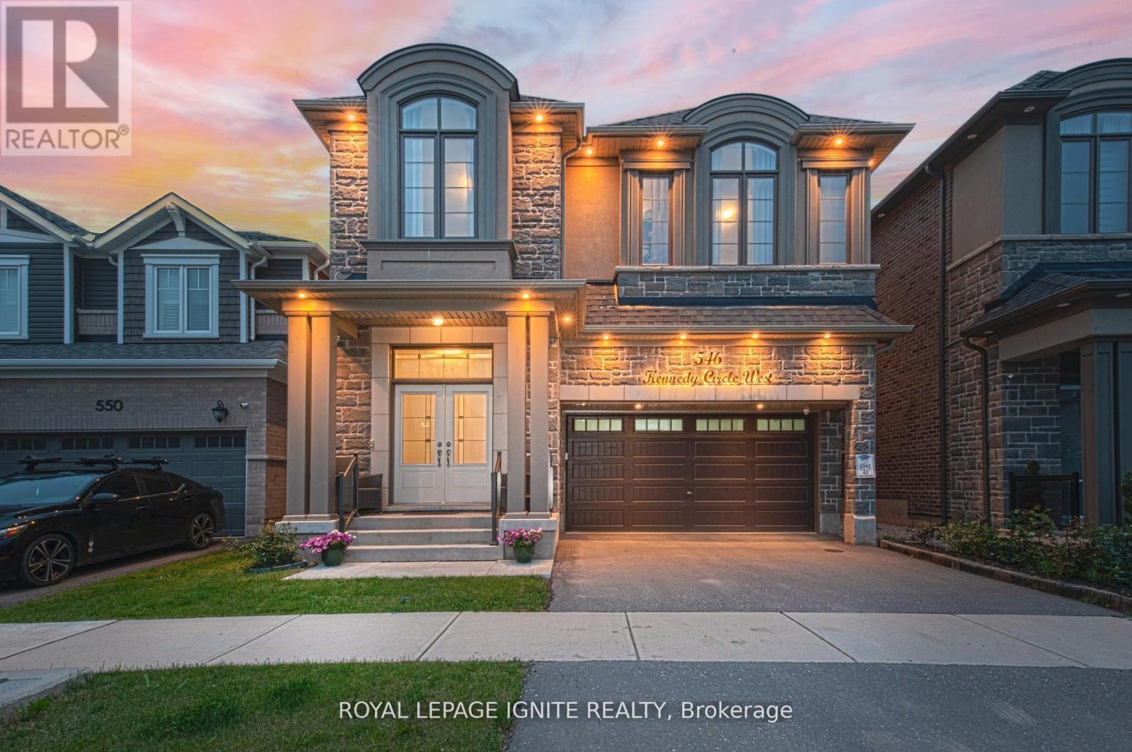 Photo 2 of 546 Kennedy Circle W, Milton ON