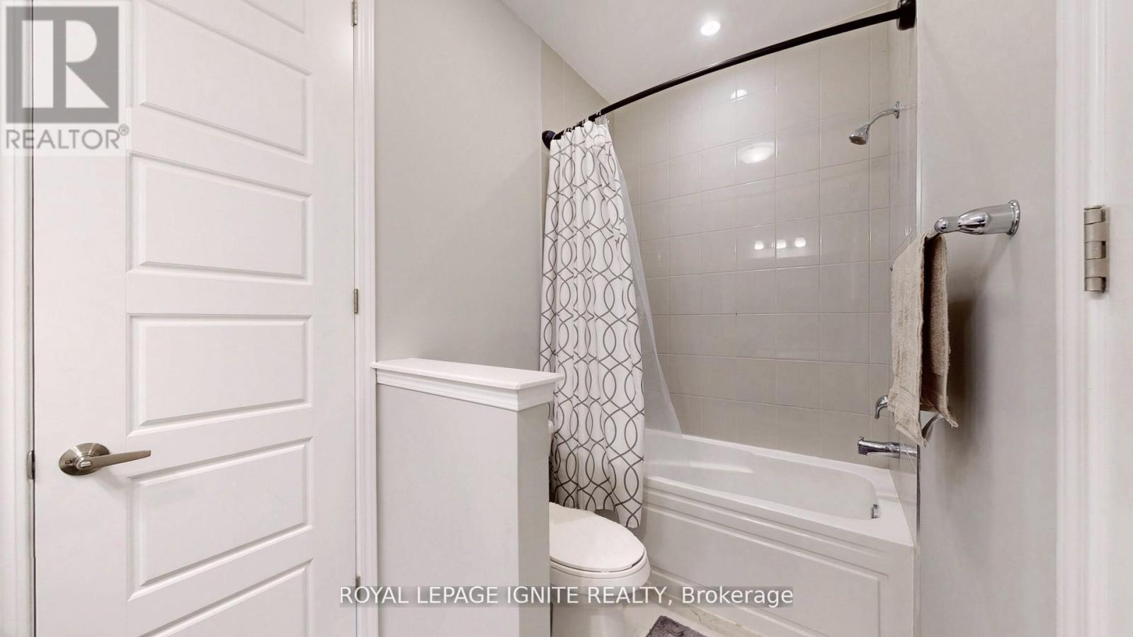 Photo 46 of 546 Kennedy Circle W, Milton ON