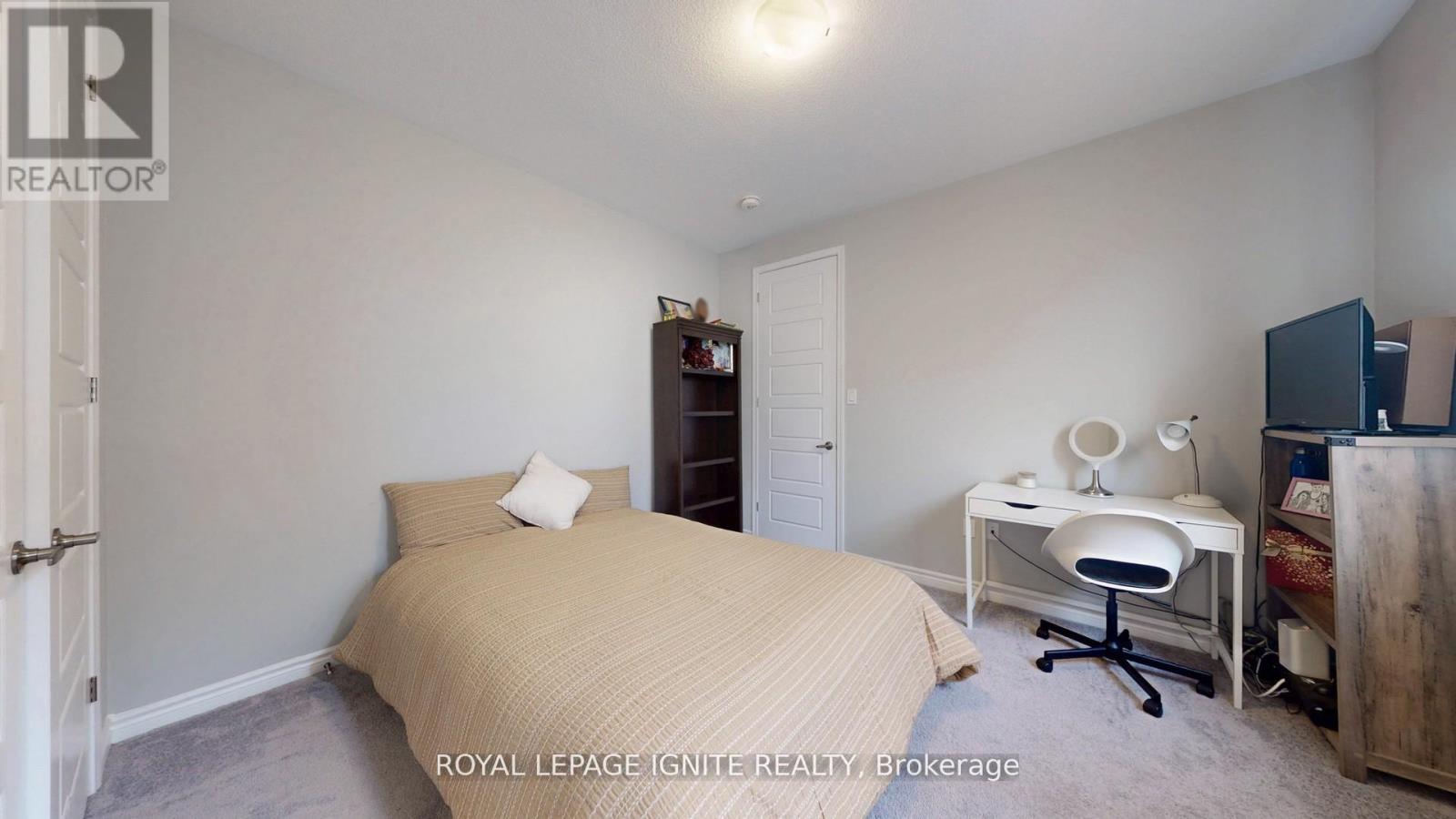 Photo 8 of 546 Kennedy Circle W, Milton ON