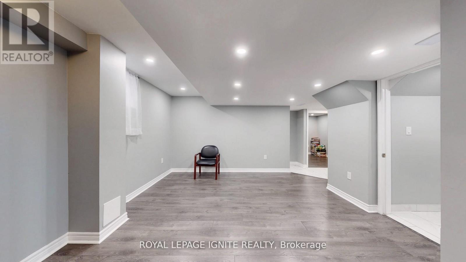 Photo 11 of 546 Kennedy Circle W, Milton ON