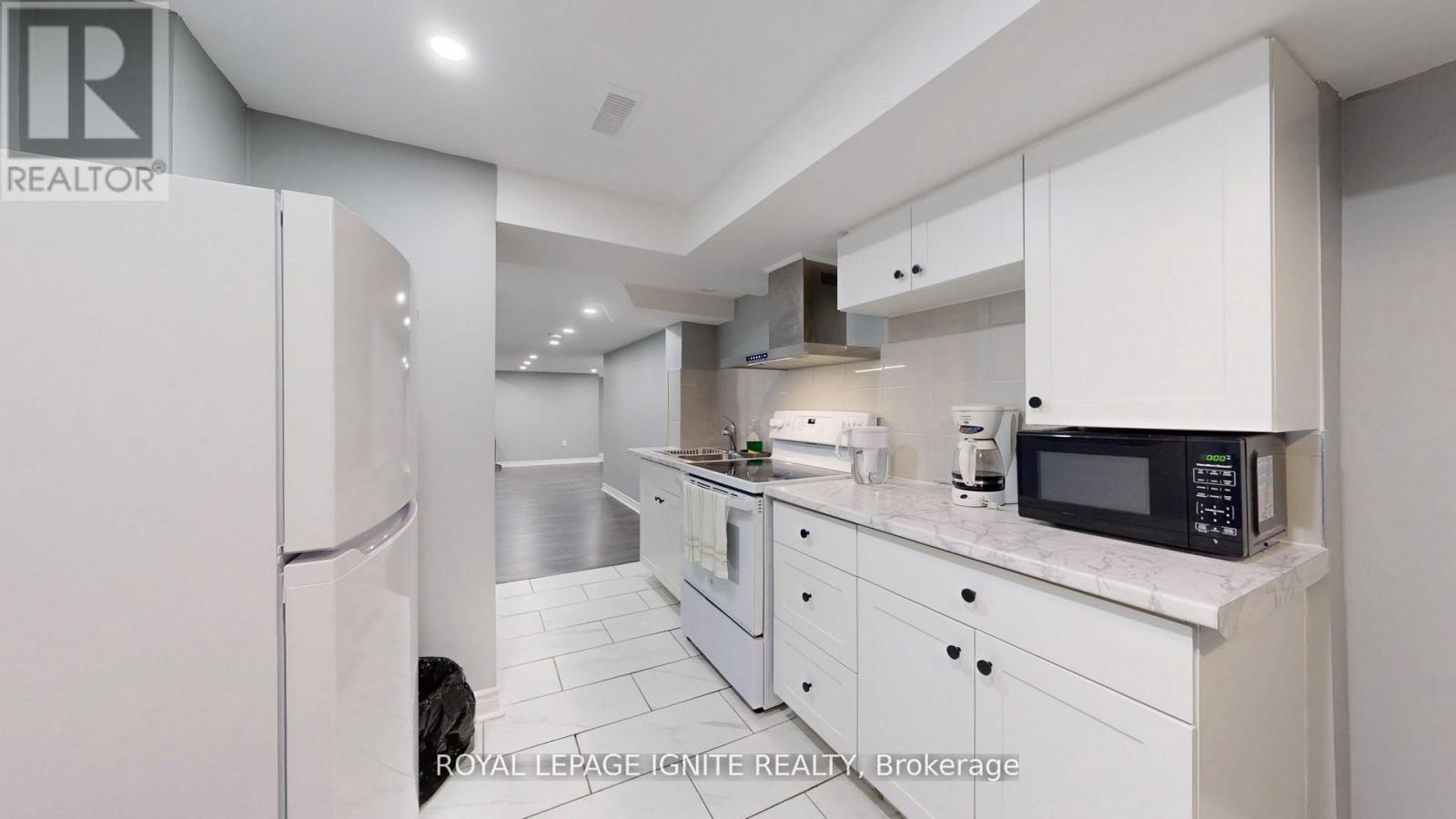 Photo 42 of 546 Kennedy Circle W, Milton ON