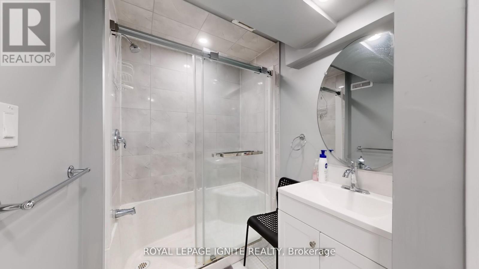 Photo 32 of 546 Kennedy Circle W, Milton ON