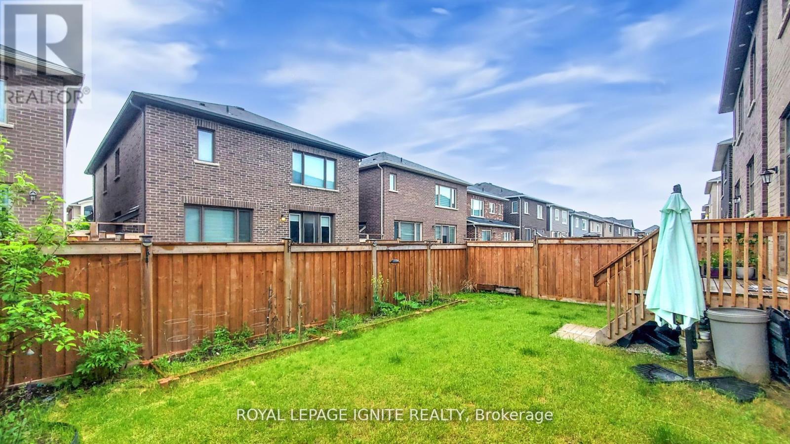 Photo 17 of 546 Kennedy Circle W, Milton ON