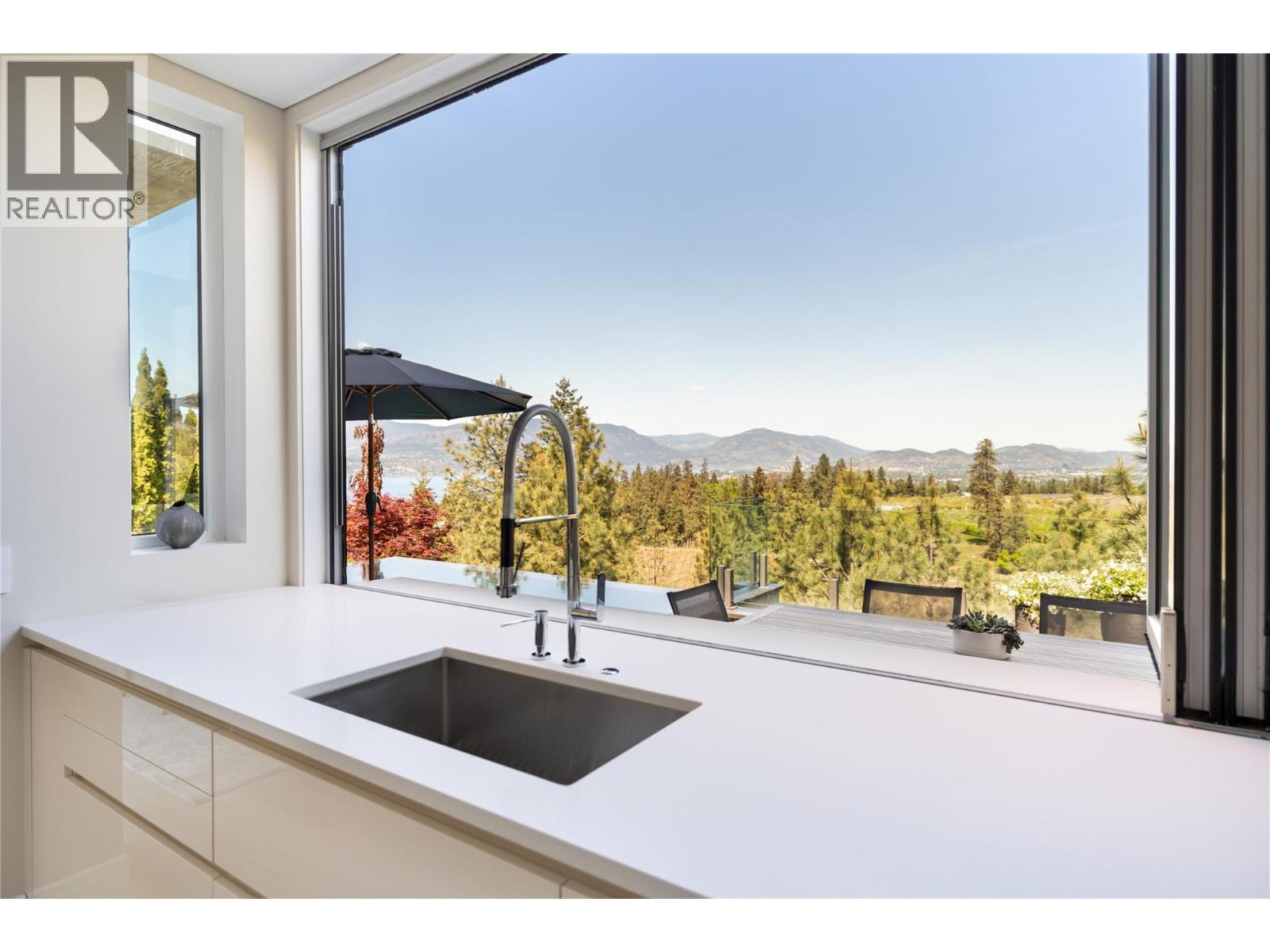  1076 Westpoint Drive, Kelowna