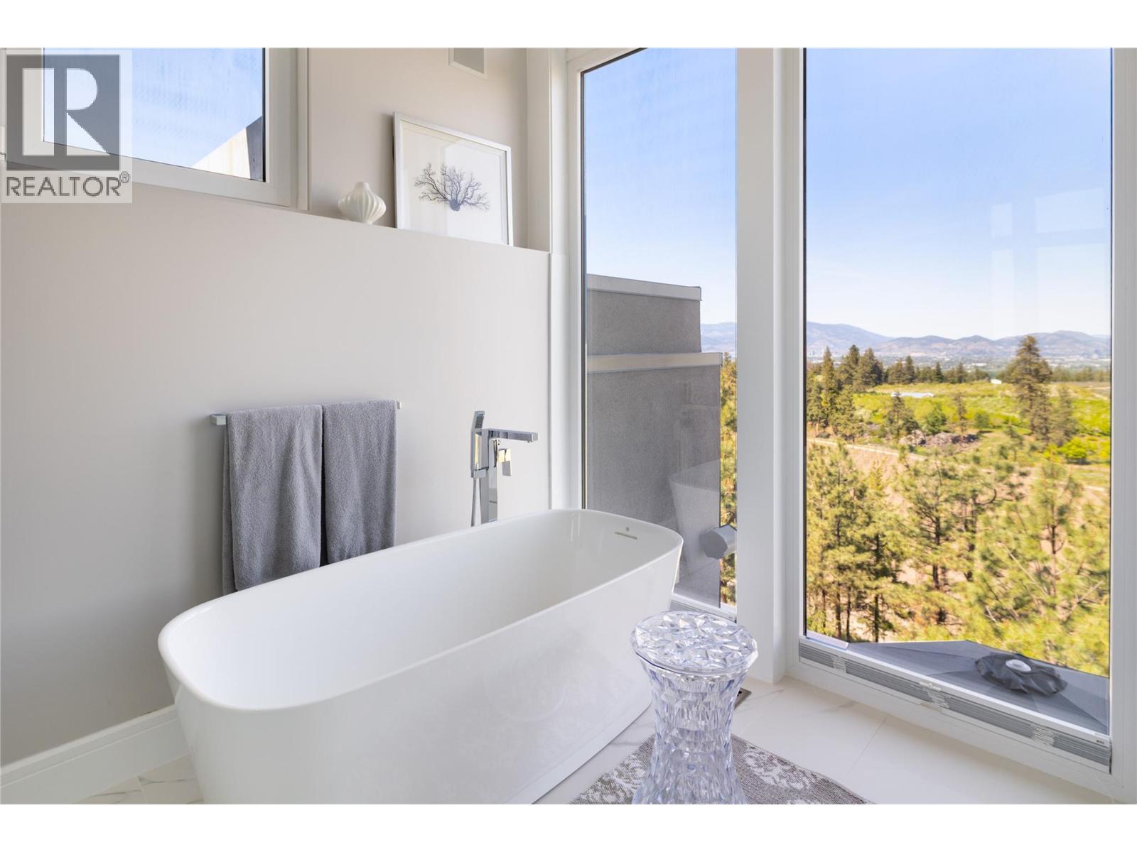  1076 Westpoint Drive, Kelowna