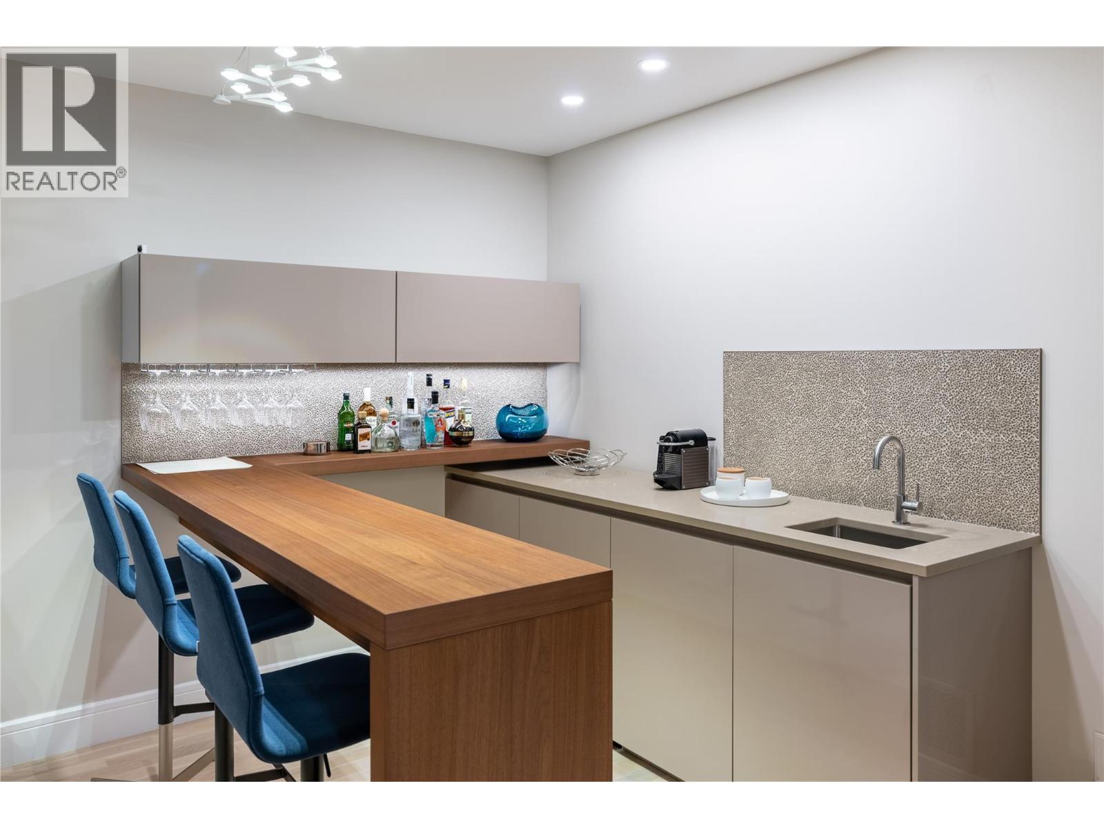  1076 Westpoint Drive, Kelowna