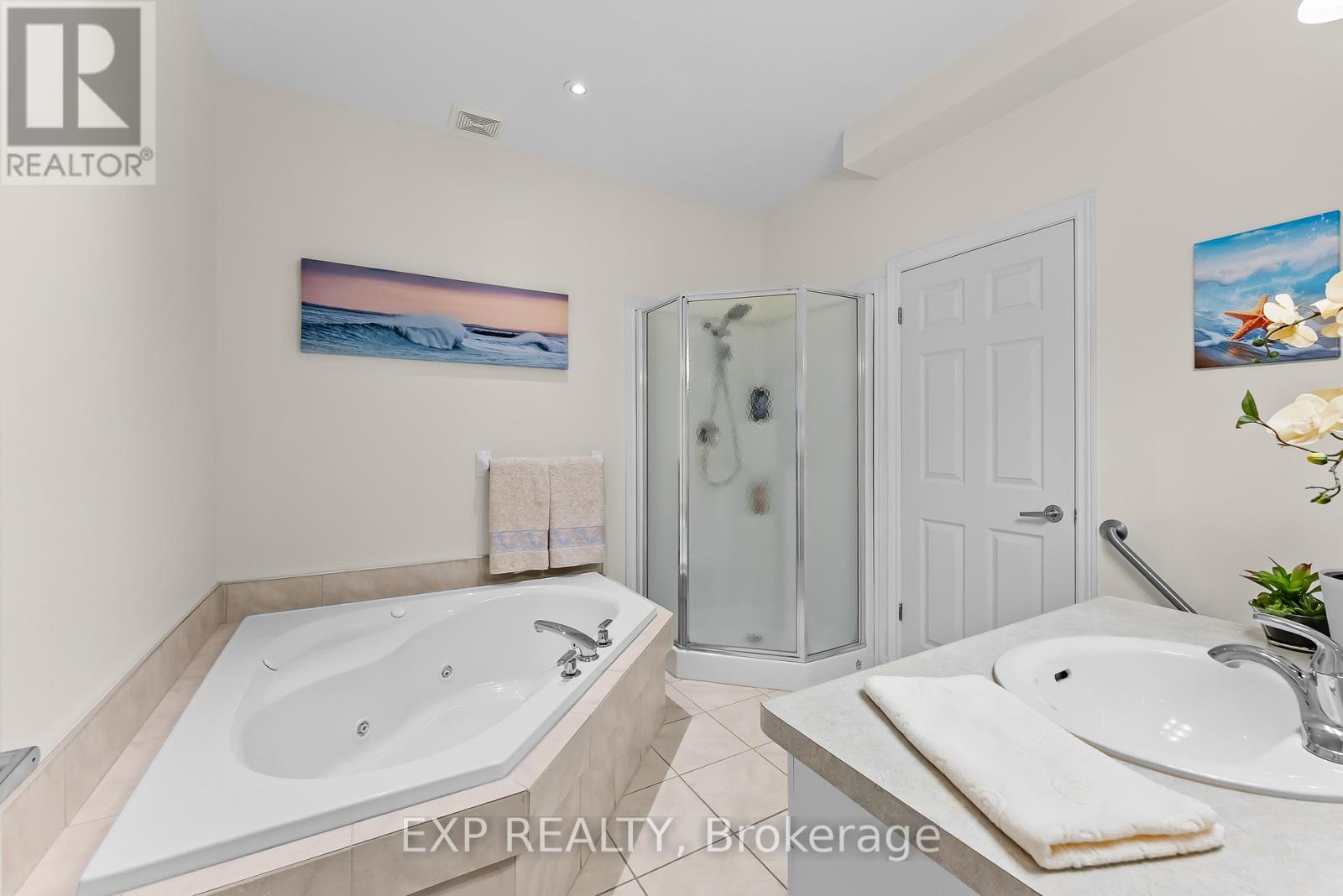 Photo 19 of 13 8142 Costabile Drive, Niagara Falls ON
