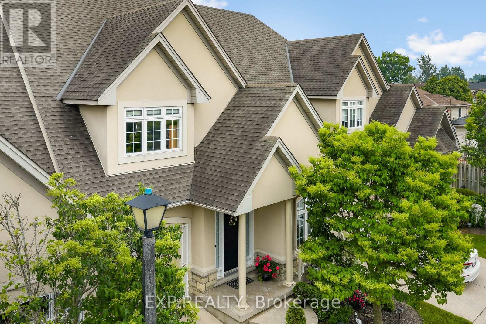 Photo 3 of 13 8142 Costabile Drive, Niagara Falls ON