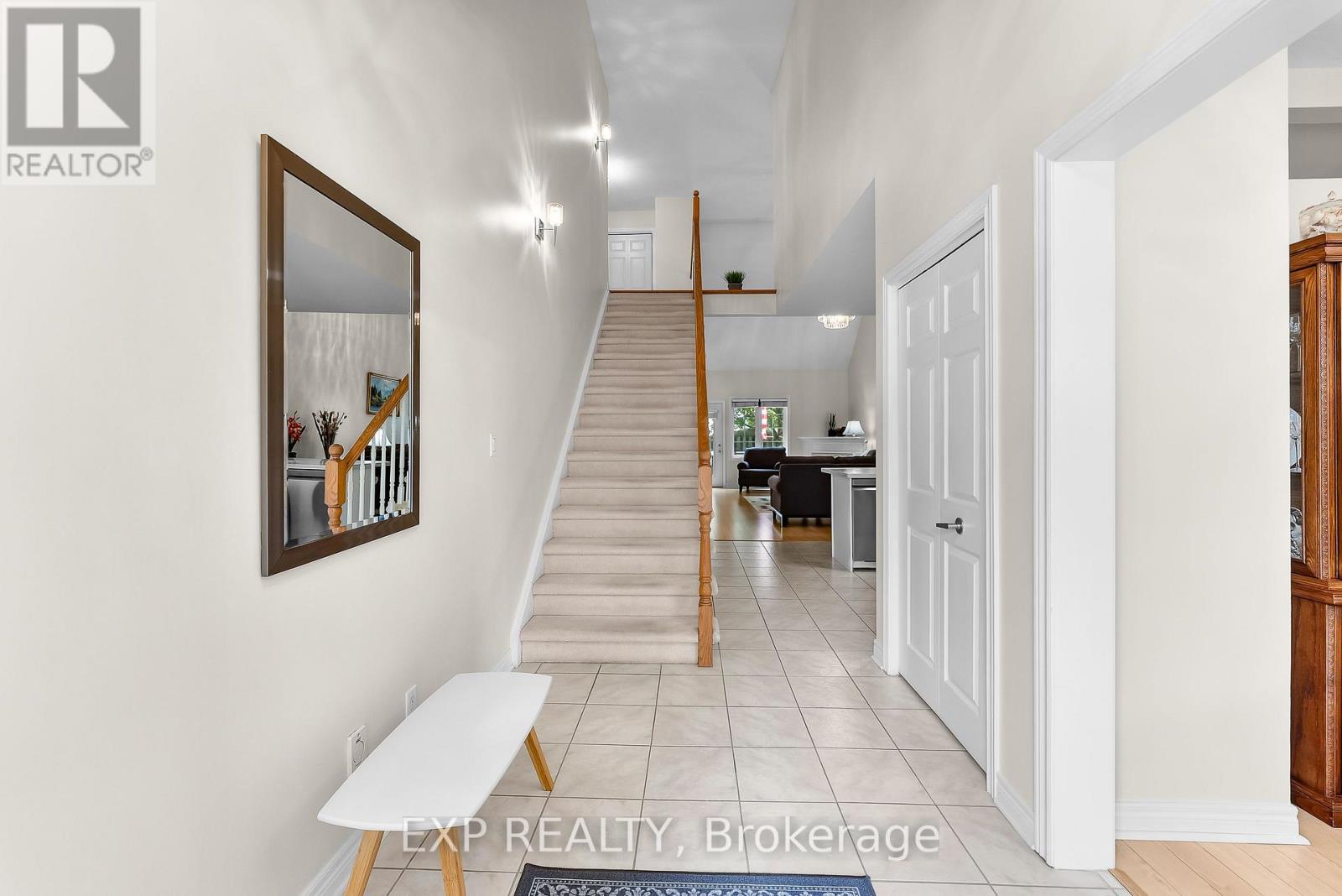 Photo 7 of 13 8142 Costabile Drive, Niagara Falls ON