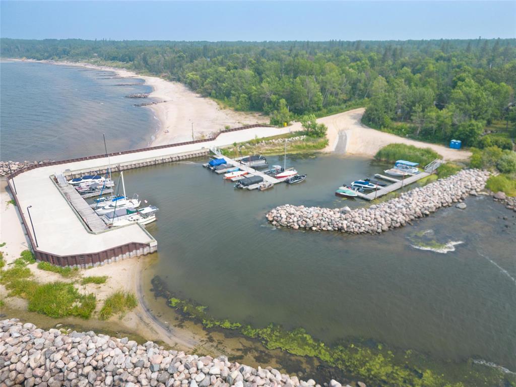 Photo 28 of 38095 100 N Road, Balsam Bay MB