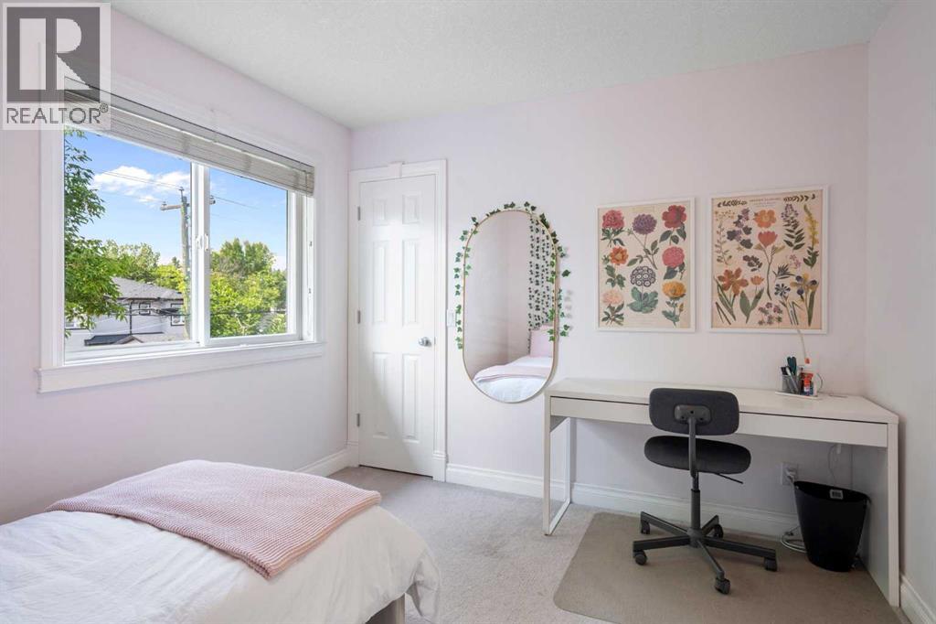 Single Family House for Sale in   Avenue SW Windsor Park Calgary 