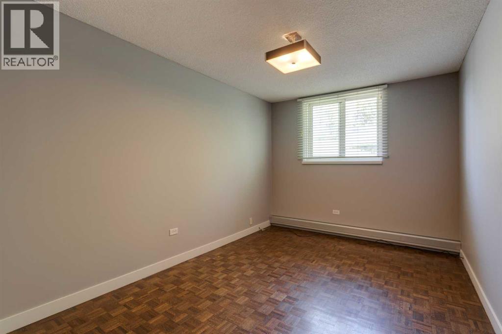 Single Family House for Sale in    Avenue NW Hounsfield Heights/Briar Hill Calgary 