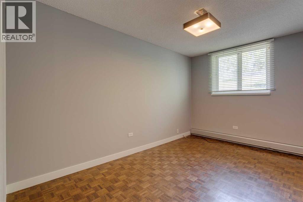 Single Family House for Sale in    Avenue NW Hounsfield Heights/Briar Hill Calgary 