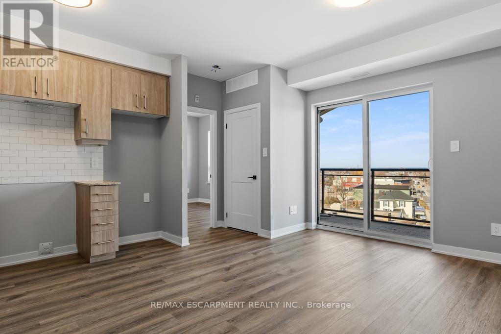 Photo 11 of 301 5002 King Street, Lincoln ON