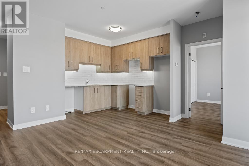 Photo 9 of 301 5002 King Street, Lincoln ON