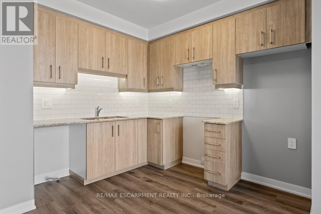 Photo 4 of 301 5002 King Street, Lincoln ON
